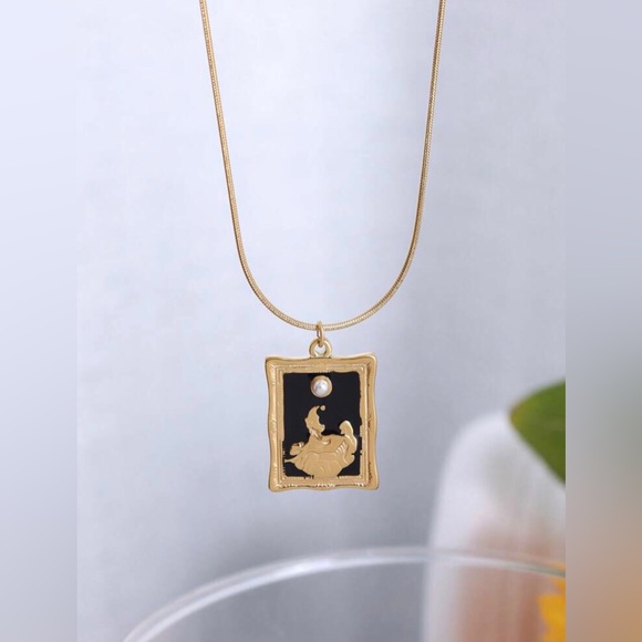 Reclining Woman Portrait Painting Artistic Picture Frame Pearl 18K Gold Necklace - Picture 8 of 16